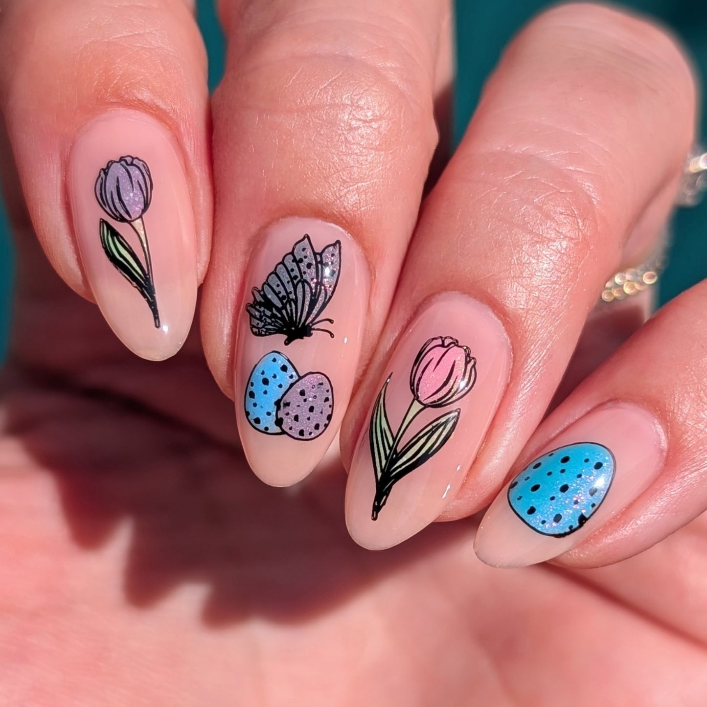 Tulip Tails (CjSH-110) Etched Nail Art Stamping Plate