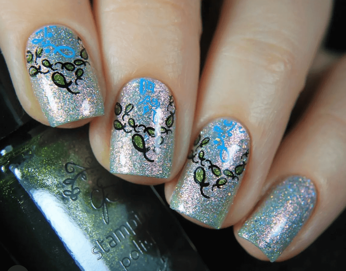 glittery-manicure-with-swirl-nail-art-designs