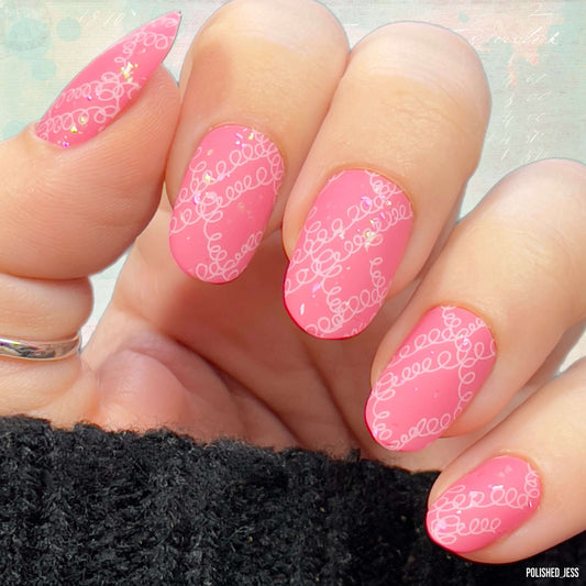 stunning-manicure-with-delicate-nail-art-designs-of-swirls