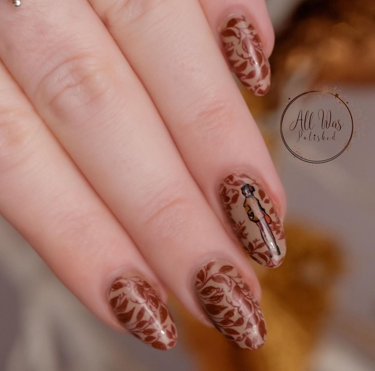 stunning-manicure-with-nail-art-designs-of-a-girl-with-fall-leaves