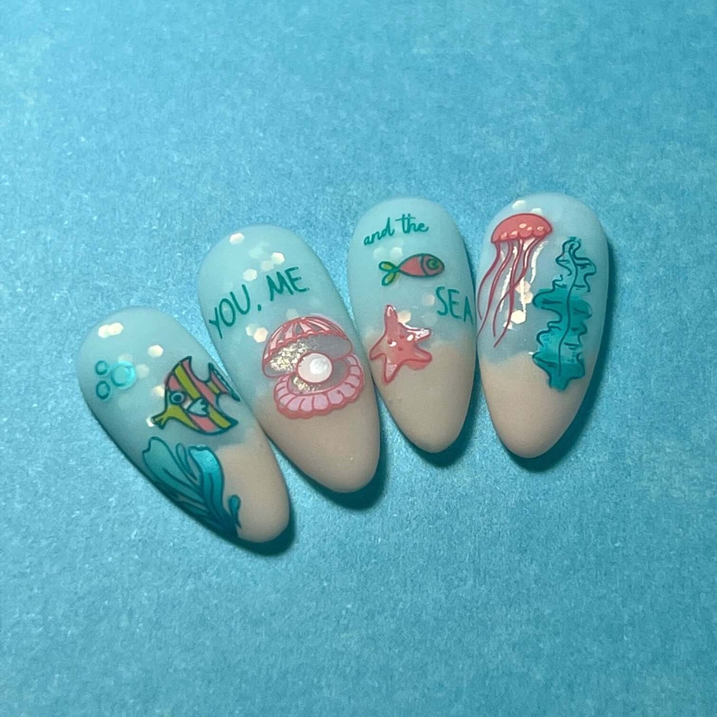 stunning-set-of-nail-tips-with-nail-art-designs-of-fish-starfish-jellyfish-and-the-words-you-me-and-the-sea