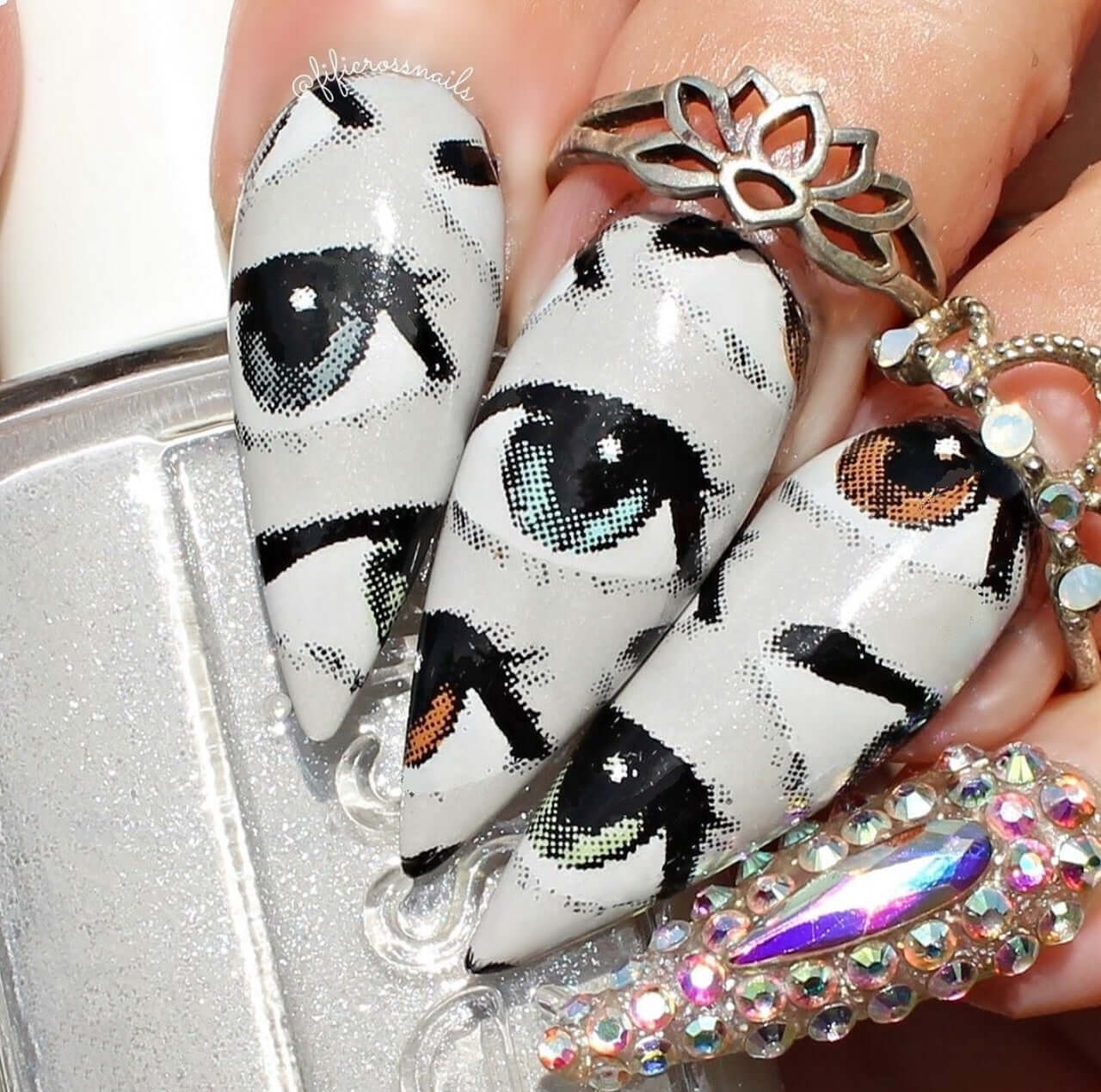 bold-nail-art-manicure-showing-full-coverage-designs-of-eyes