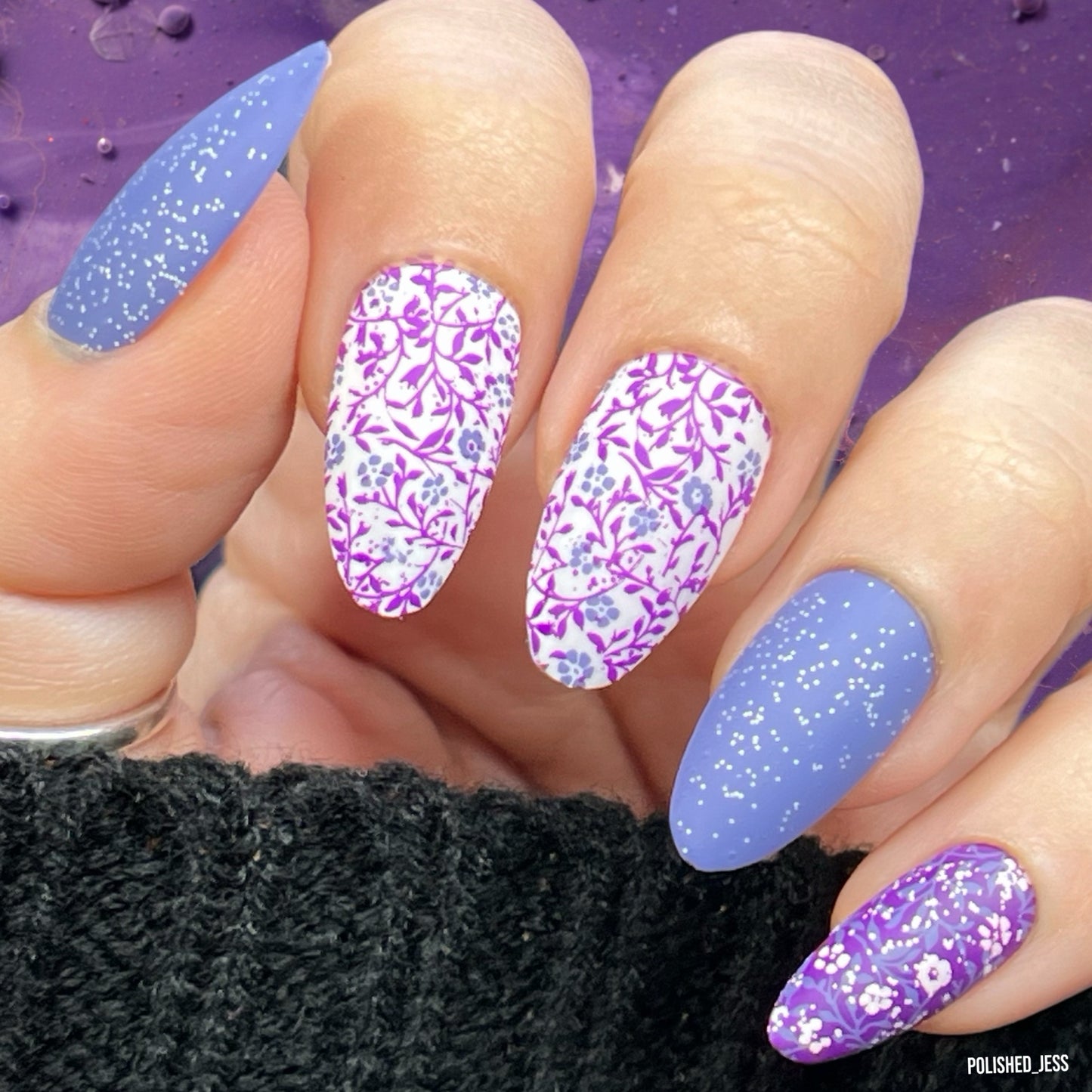 manicure-showing-beautfiul-full-coverage-floral-vines-nail-art-designs