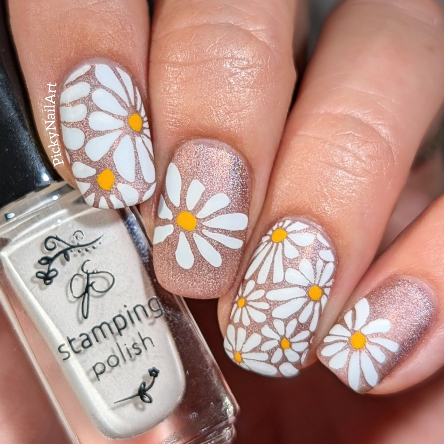 manicure-with-nail-art-stamping-designs-of-abstract-daisies