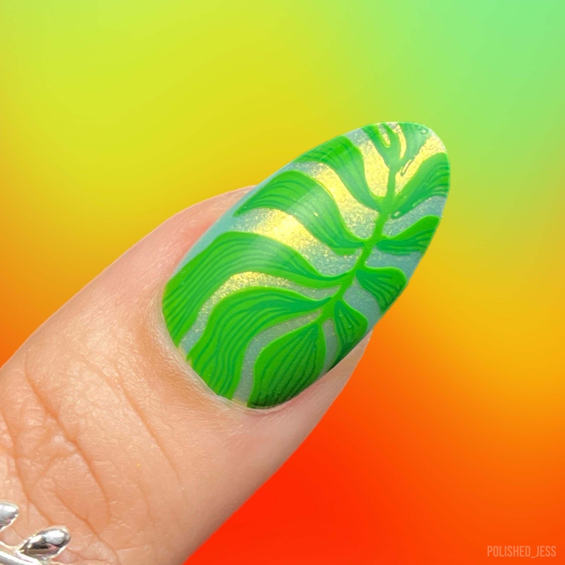 single-manciured-nail-with-nail-art-designs-of-a-tropical-leaf