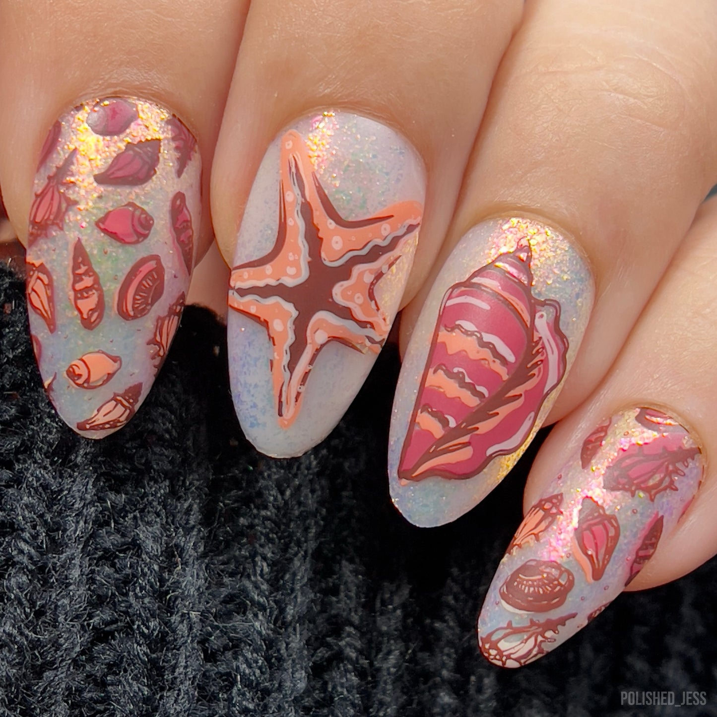 beautiful-manicure-showing-nail-art-designs-of-seashells