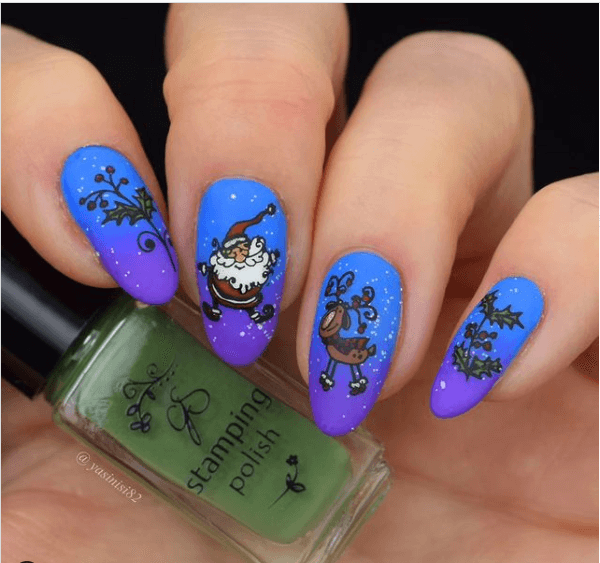 beautiful-manicure-with-nail-art-designs-of-Santa-Rudolph-and-holly-leaves