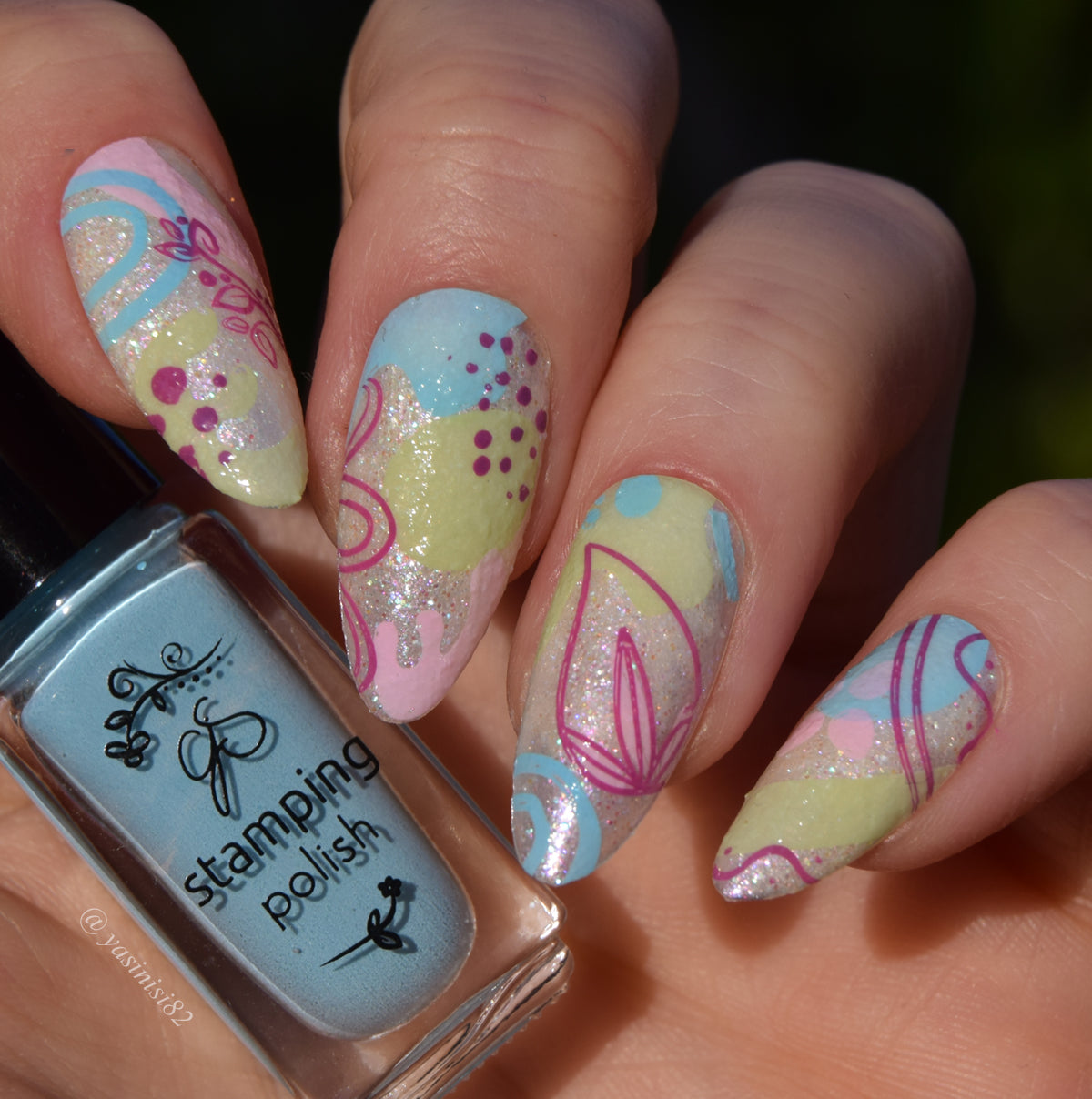 EGGstatic (CjSH-109) Etched Nail Art Stamping Plate