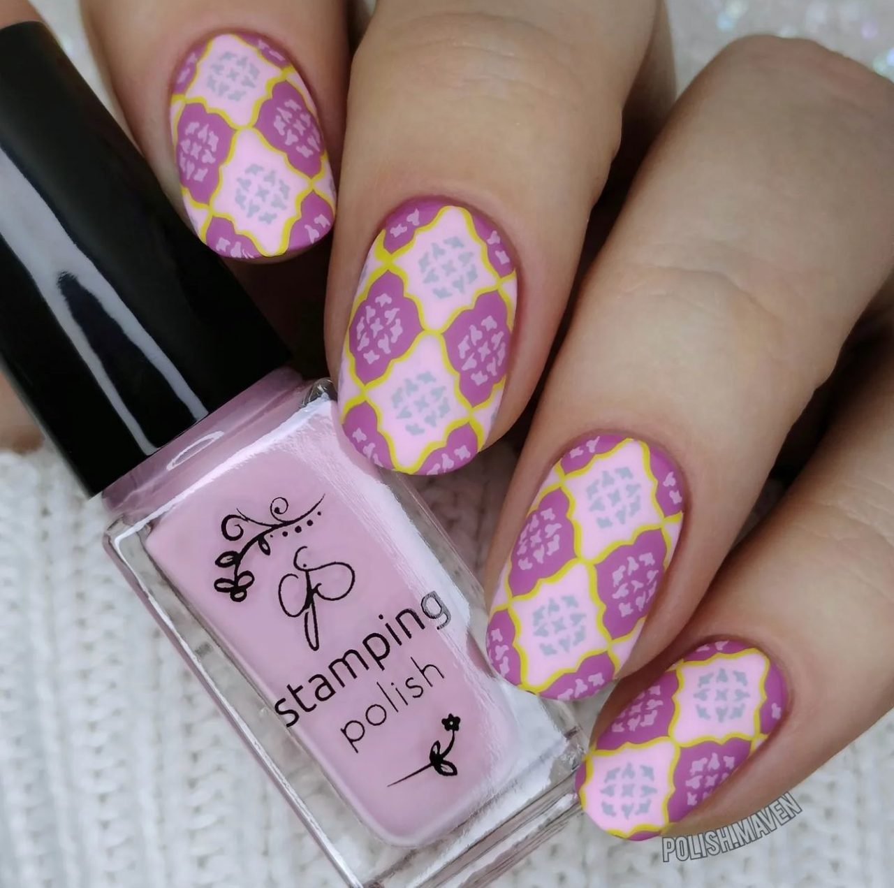 Bunny Kisses (CjSH-29) Etched Nail Art Stamping Plate