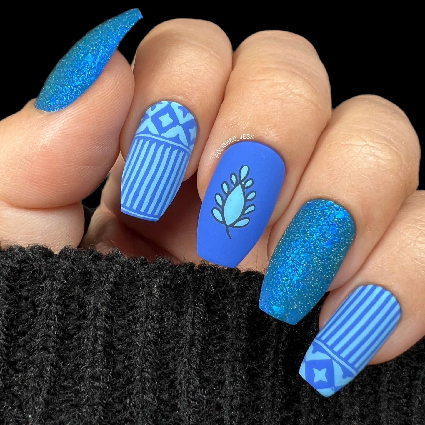 bold-manicure-with-nail-art-designs-of-modern-patterns