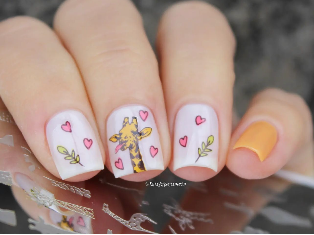 Wild - Giraffe (CjS-174) Etched Nail Art Stamping Plate