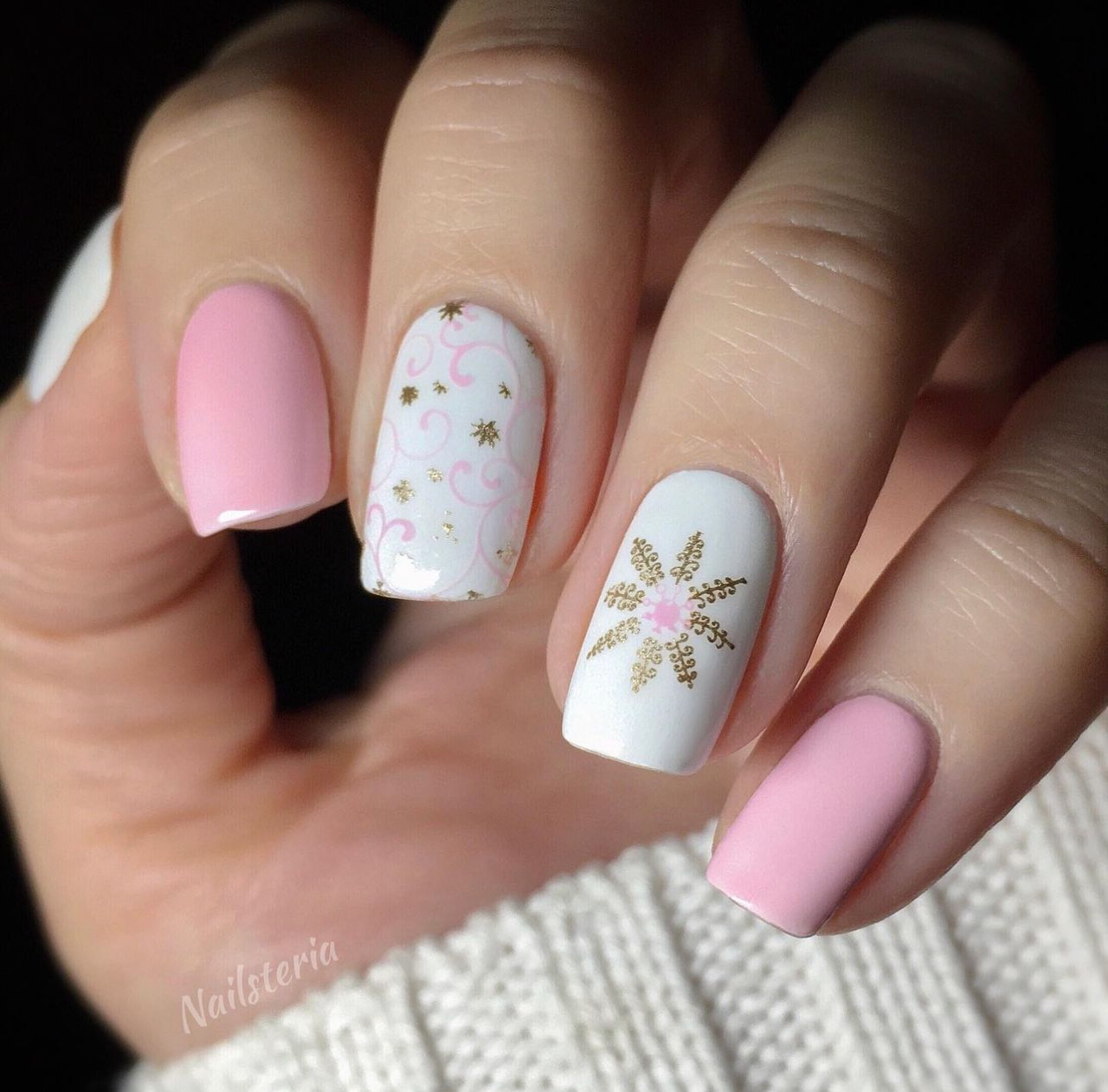 Catching Snowflakes (CjS-180) Etched Nail Art Stamping Plate