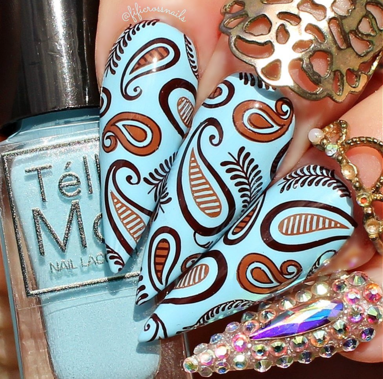 bright-manicure-with-art-deco-nail-art-designs-of-teardrops-and-vines