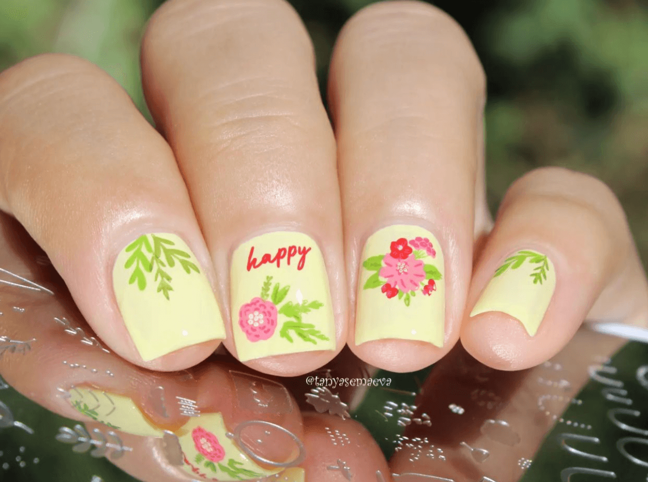 stunning-manicure-with-nail-art-designs-of-flowers-and-the-word-happy