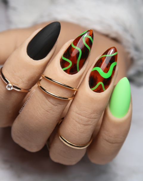 Funky Swirls (CjSLC-82) Etched Nail Art Stamping Plate