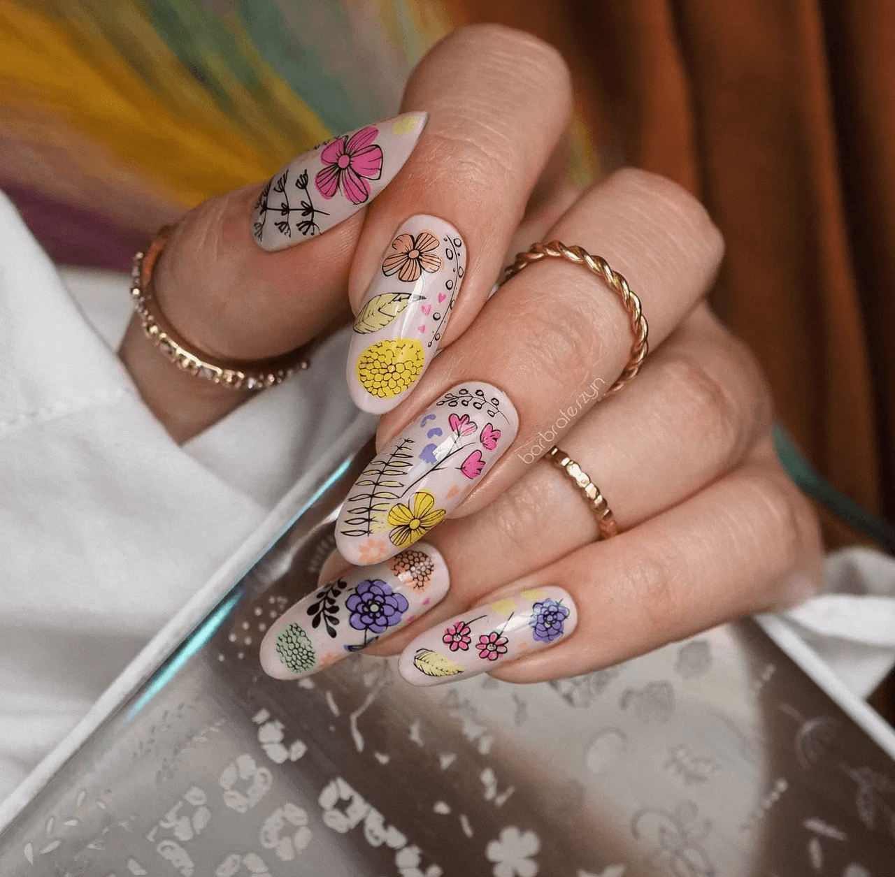 stunning-manciure-with-nail-art-designs-of-flowers-leaves-and-hearts