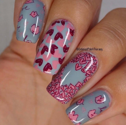 striking-manicure-with-nail-art-designs-of-hearts-and-lips