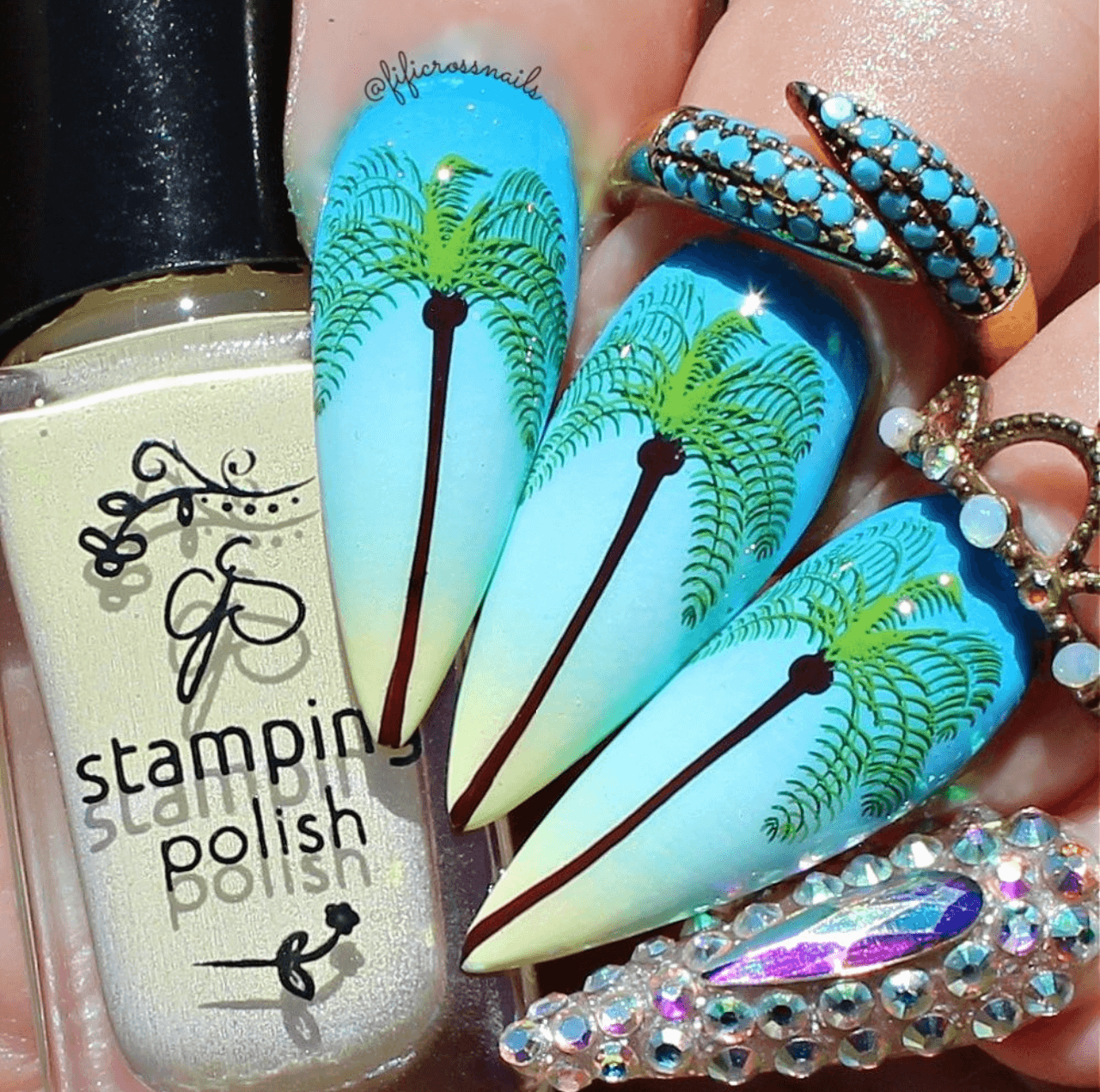 beautiful-manicure-with-nail-art-designs-of-pam-trees