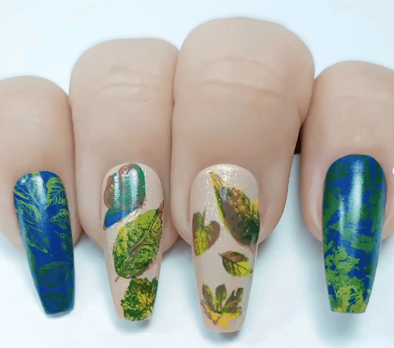 nail-tips-showing-autumn-leaf-nail-art-designs