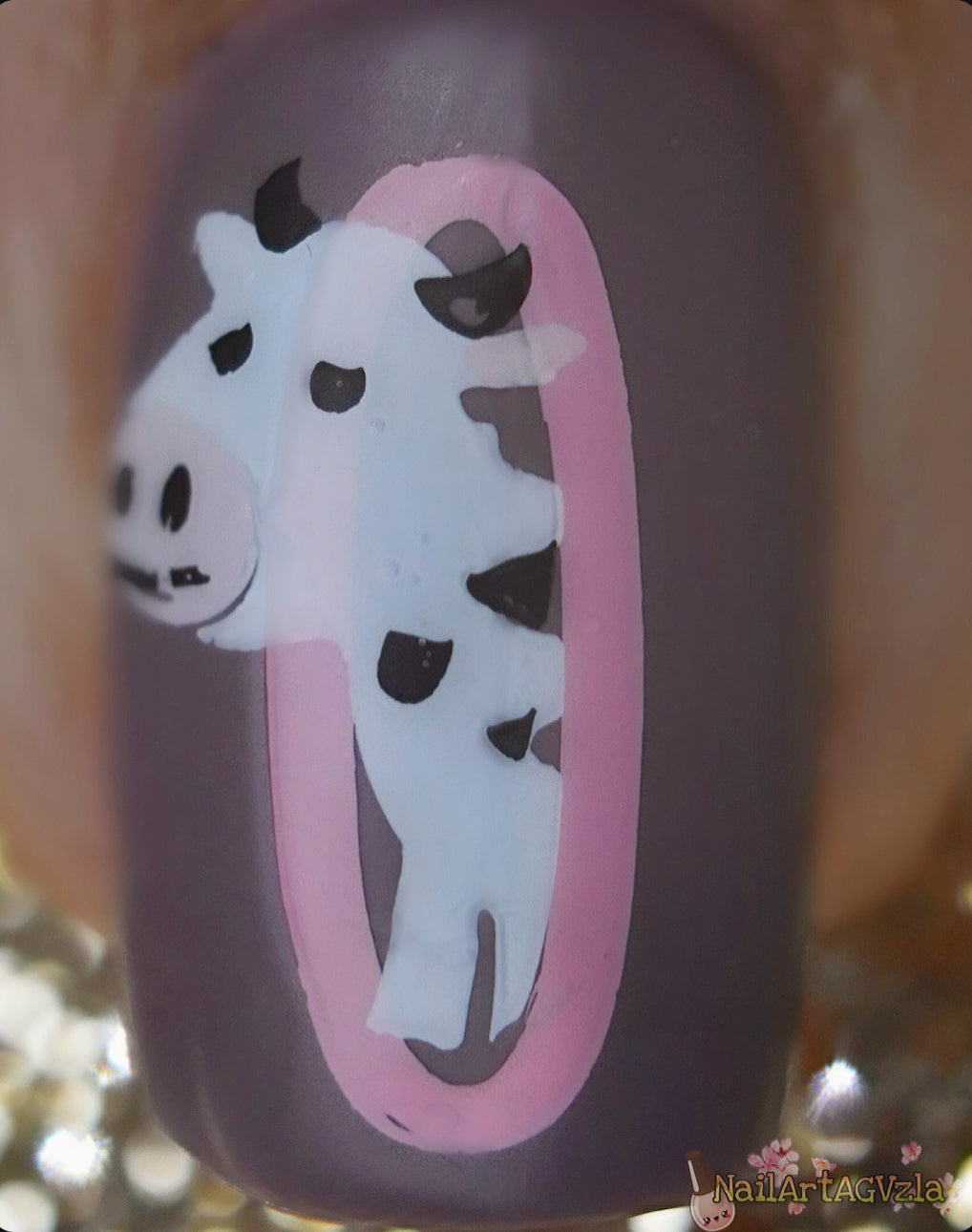 single-manicured-nail-showing-nail-art-design-of-a-cow