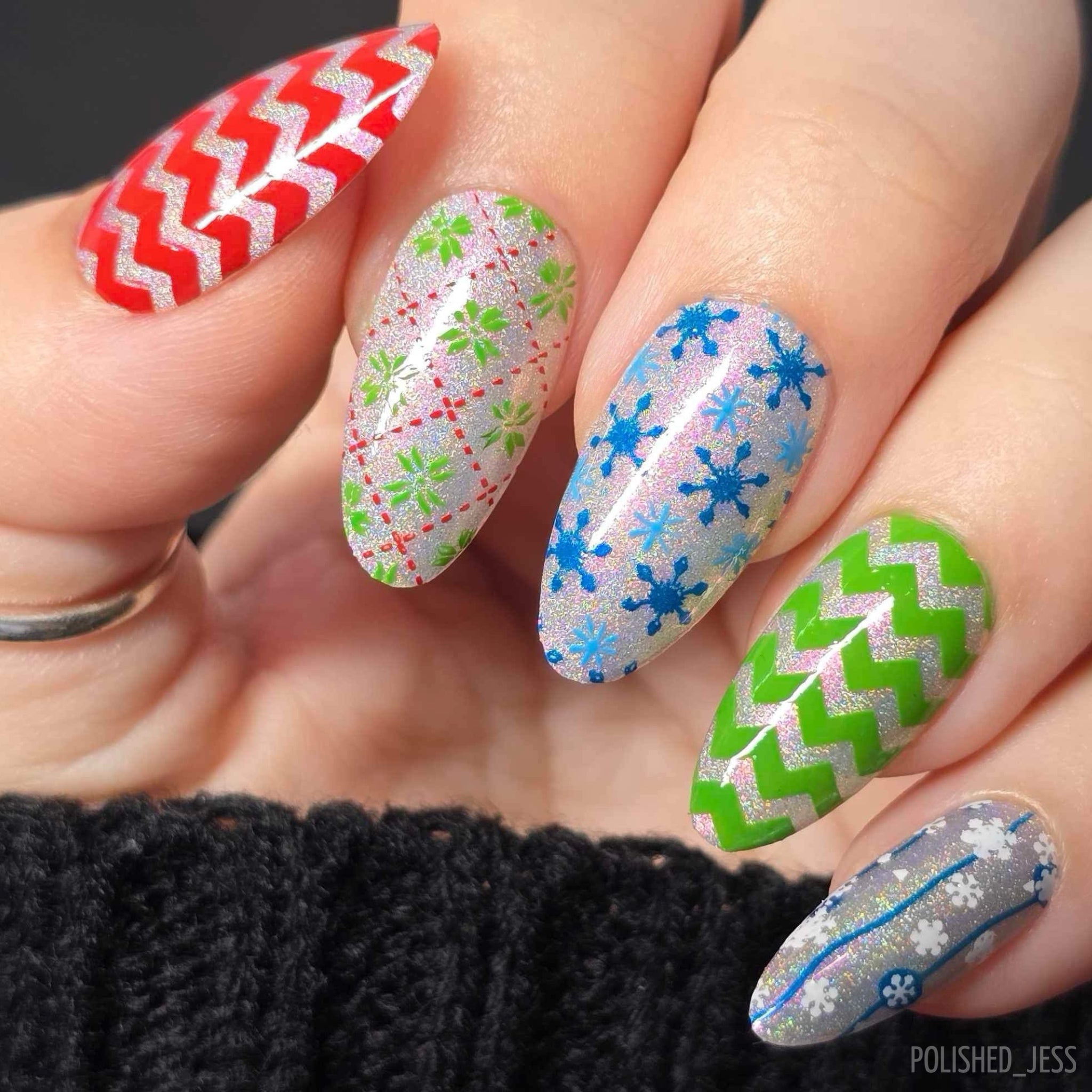 shimmery-manicure-with-full-coverage-chrismas-designs-of-snowflakes-and-chevrons