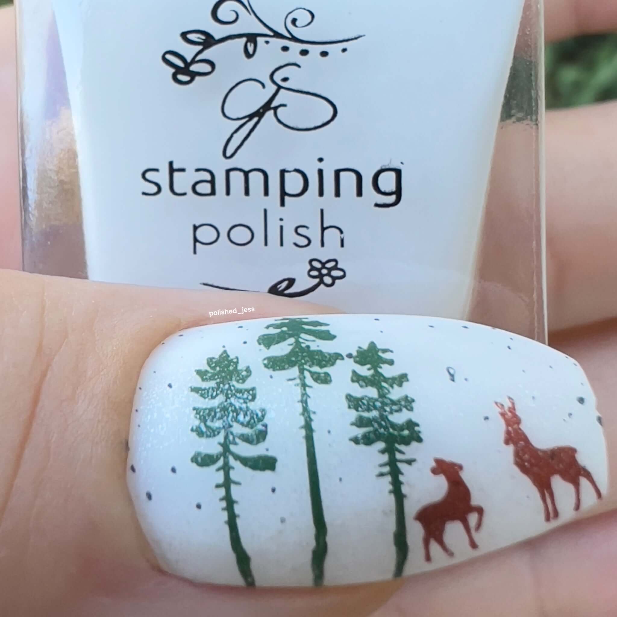 single-manicured-nail-with-art-designs-of-two-deer-and-trees
