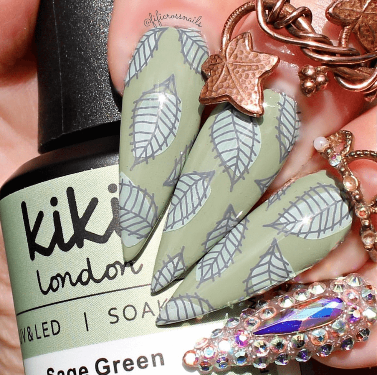 manicure-wiht-full-coverage-nail-art-designs-of-leaves