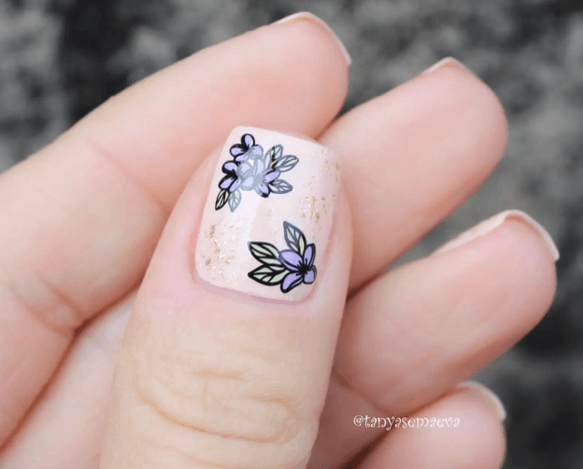 single-thumb-nail-with-stunning-nail-art-design-of-flowers-with-leaves