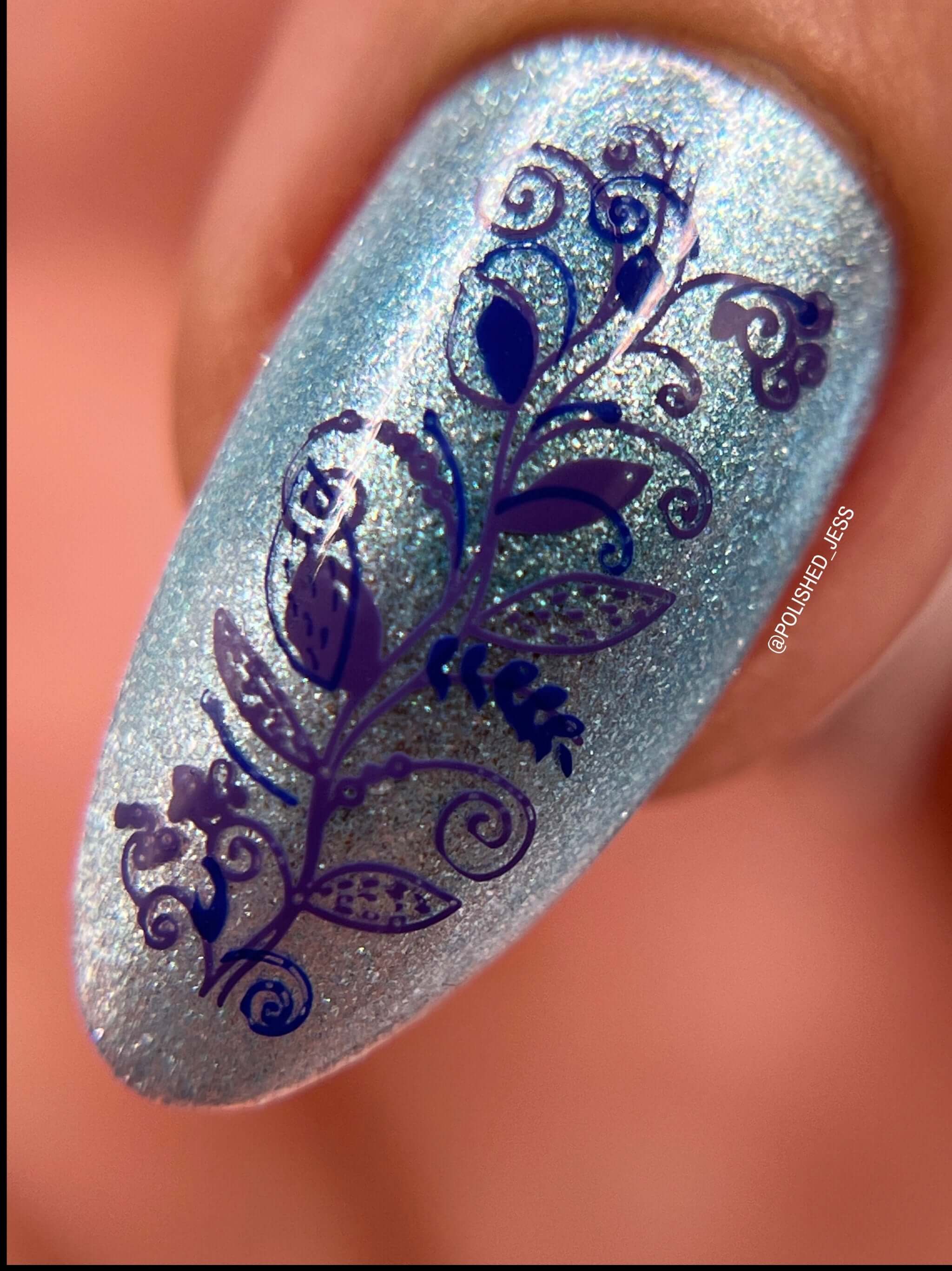 single-manicured-nail-showing-an-layered-art-design-of-a-vine-with-leaves