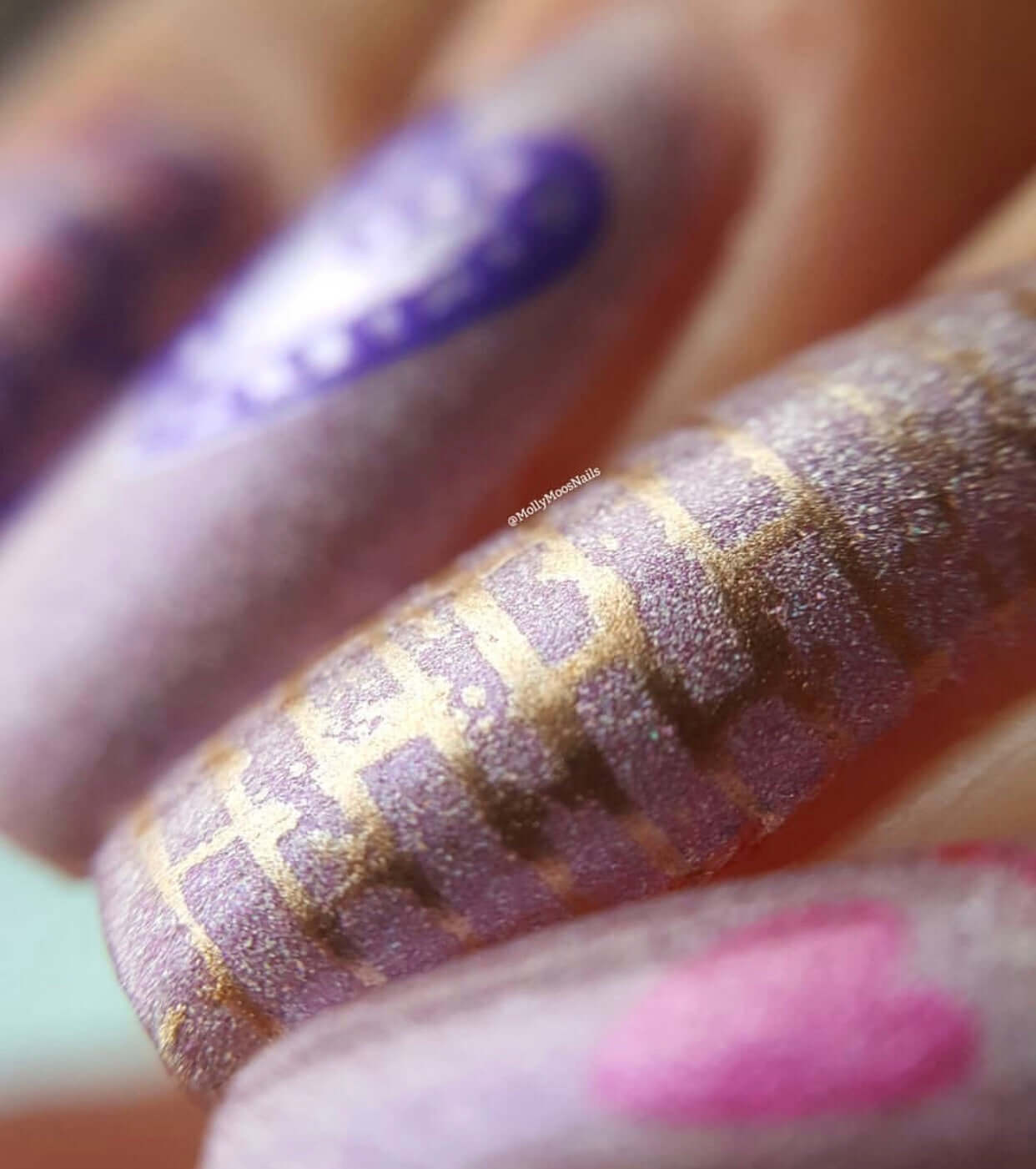manicure-with-nail-art-designs-of-a-brick-wall-pattern