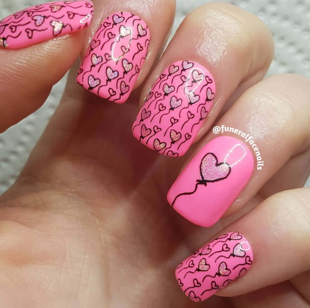 bright-manicure-with-valentine's-themed-nail-art-of-heart-balloons