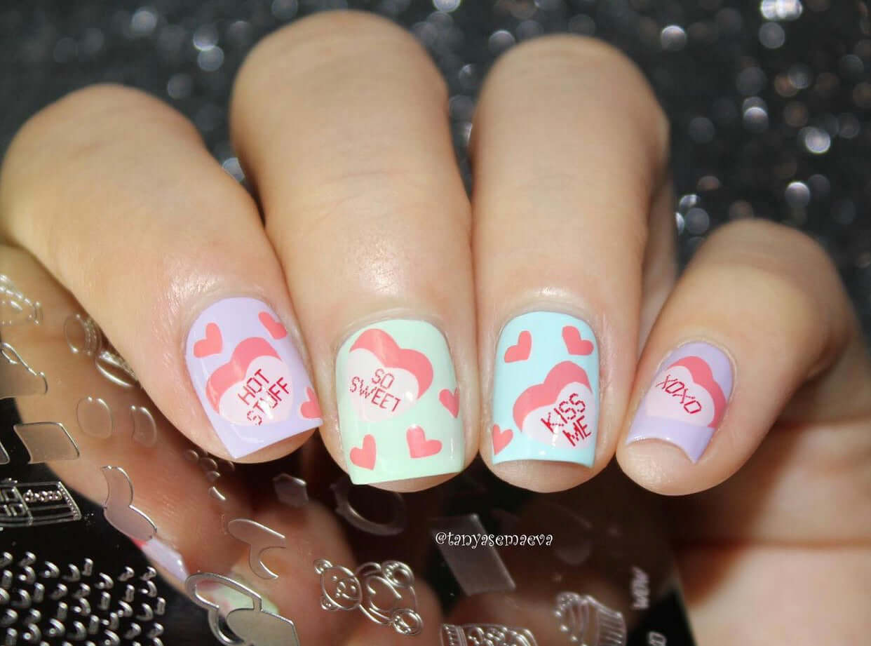 bright-manicure-with-nail-art-designs-of-candy-hearts