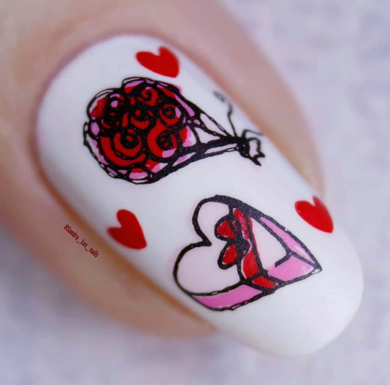 a-single-nail-with-nail-art-of-a-bunch-of-roses-and-chocolates