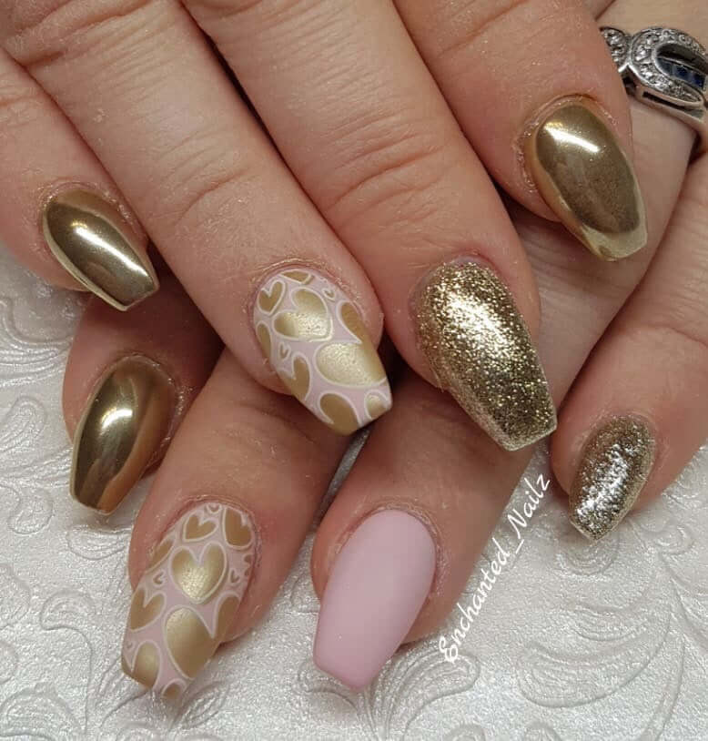 glittery-manicure-showing-nail-art-designs-of-full-coverage-hearts