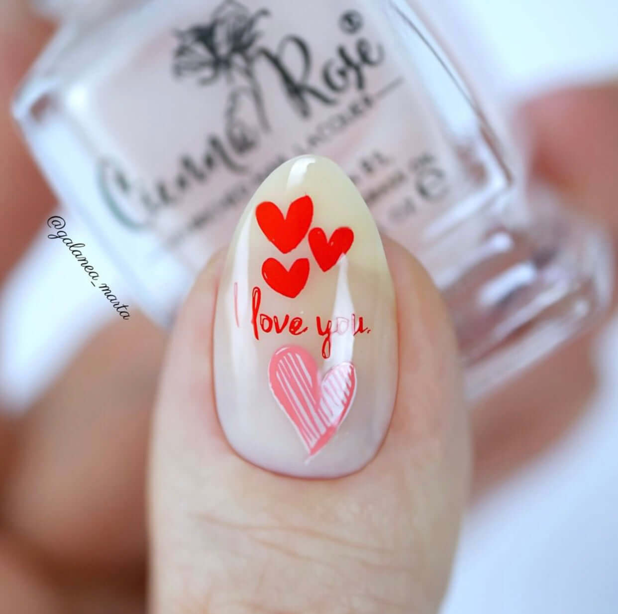 stunning-single-manicured-nail-with-a-nail-art-design-saying-i-love-you-with-hearts