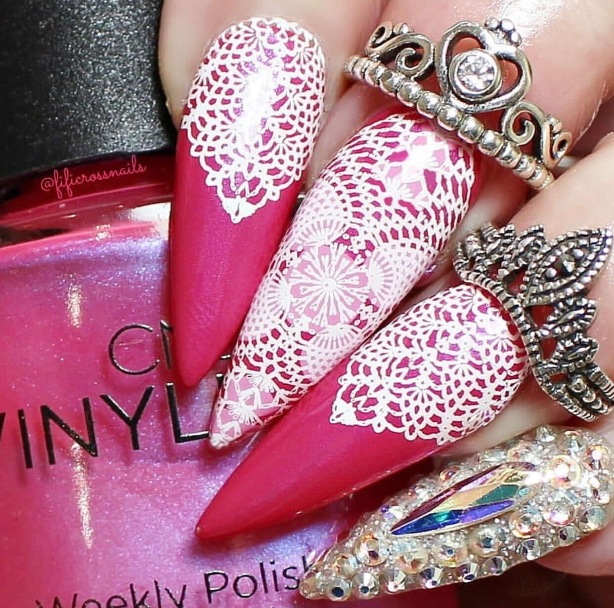 stunning-manicure-with-lacey-nail-art-designs